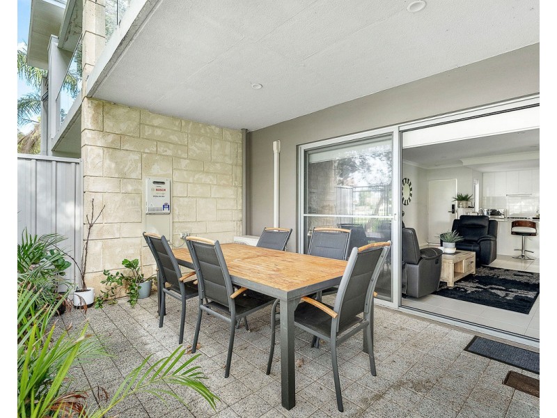 2/5 Oakland Avenue, Cloverdale WA 6105