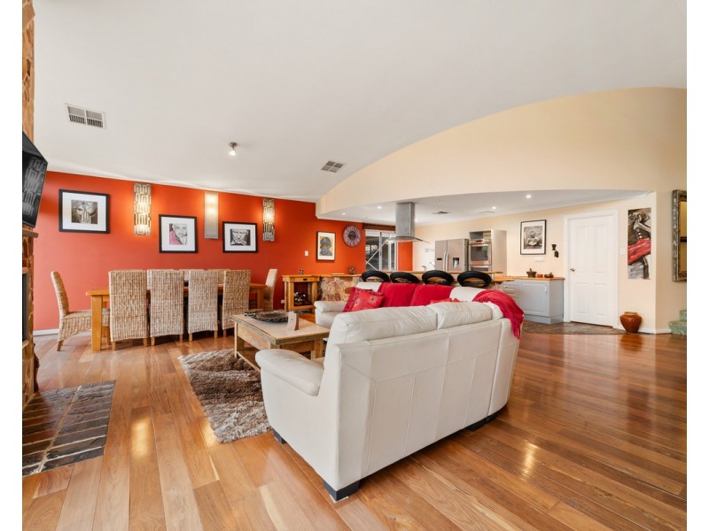 8 Jade Street, Mount Richon WA 6112