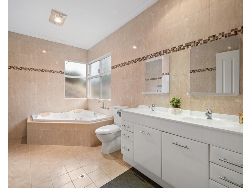 8 Jade Street, Mount Richon WA 6112