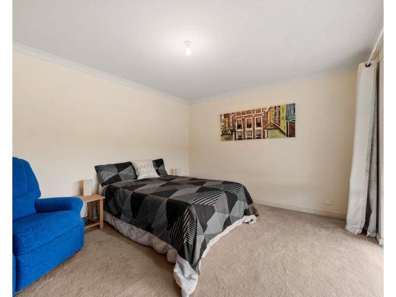 8 Jade Street, Mount Richon WA 6112