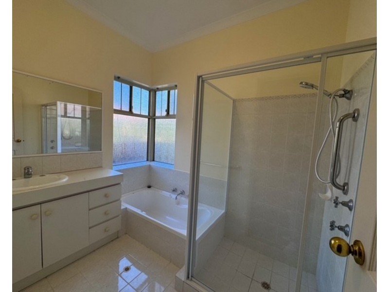 1/42 Gardner, Como WA 6152