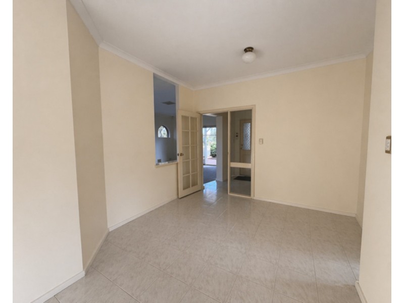 1/42 Gardner, Como WA 6152