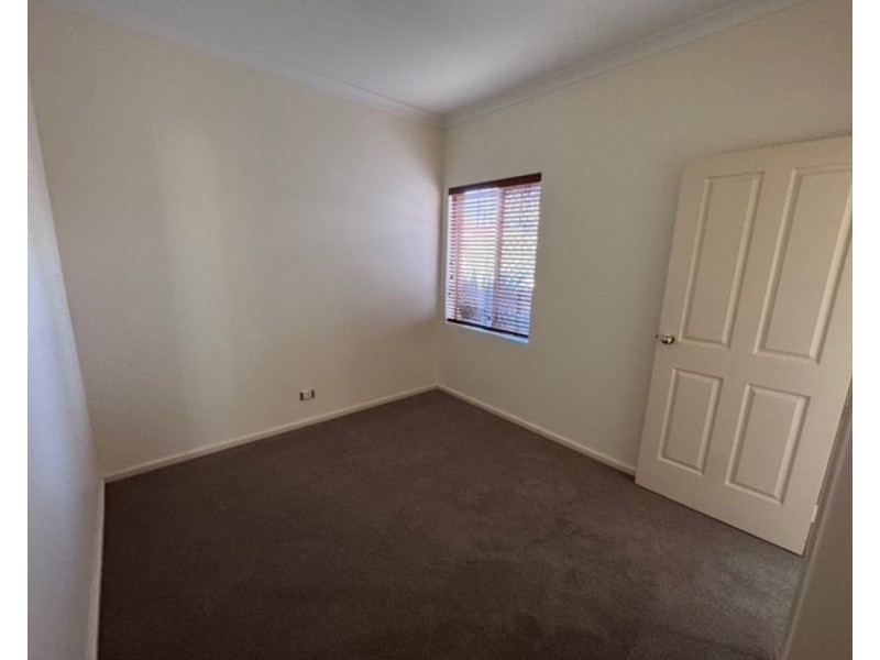 1/42 Gardner, Como WA 6152