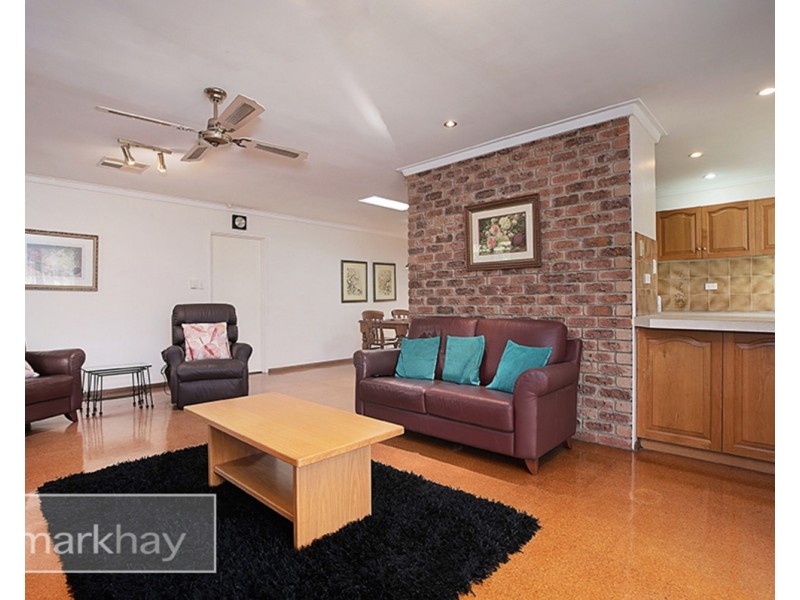 18 Ningaloo Way, Thornlie WA 6108