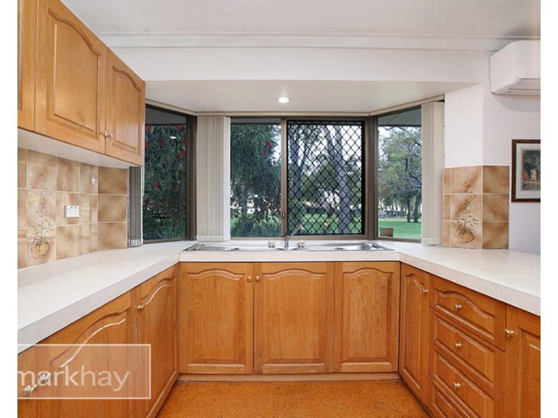 18 Ningaloo Way, Thornlie WA 6108