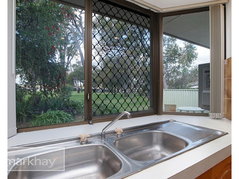 18 Ningaloo Way, Thornlie WA 6108