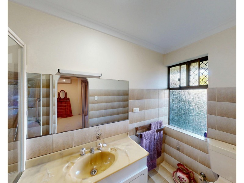 18 Ningaloo Way, Thornlie WA 6108