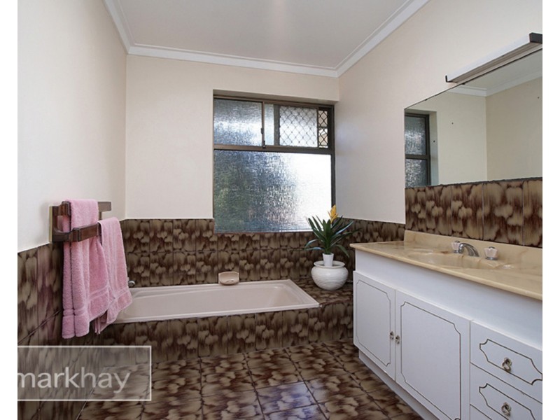 18 Ningaloo Way, Thornlie WA 6108