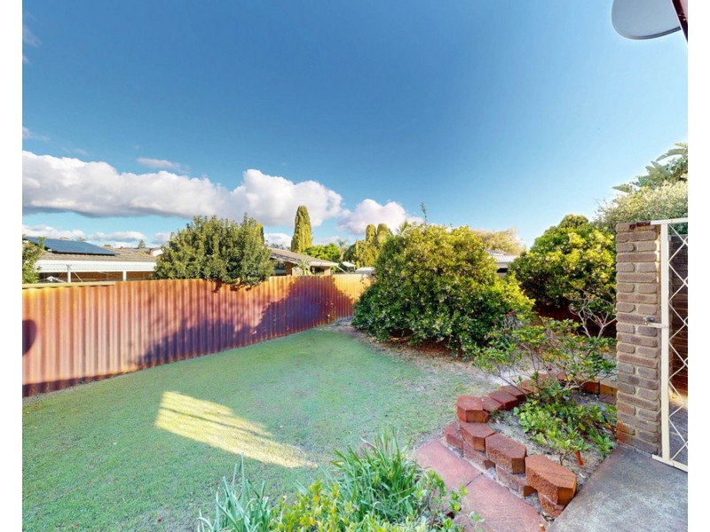 18 Ningaloo Way, Thornlie WA 6108