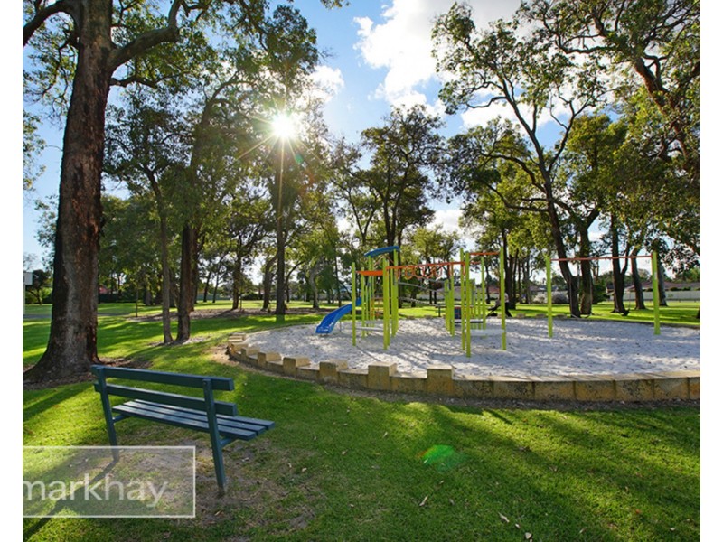 18 Ningaloo Way, Thornlie WA 6108