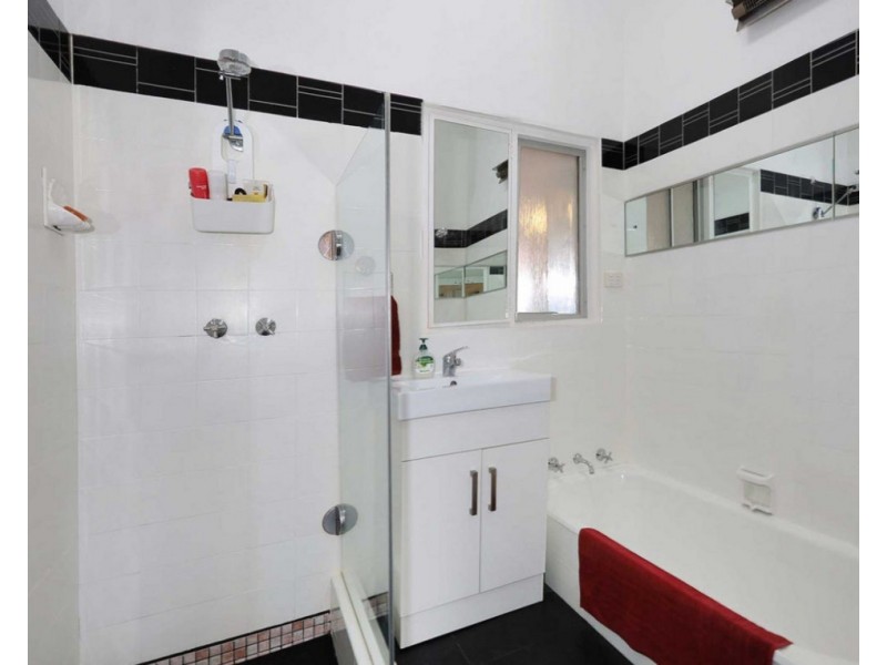 20 Wyndham Street, St James WA 6102