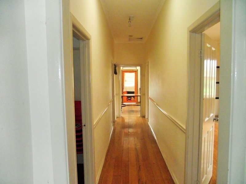 32 Victoria St, Loch VIC 3945