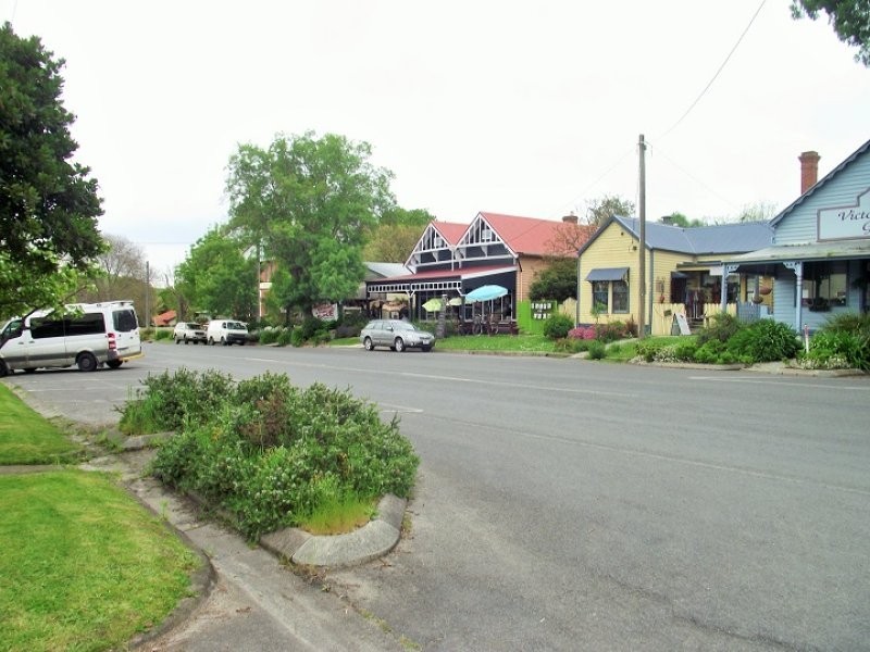 32 Victoria St, Loch VIC 3945