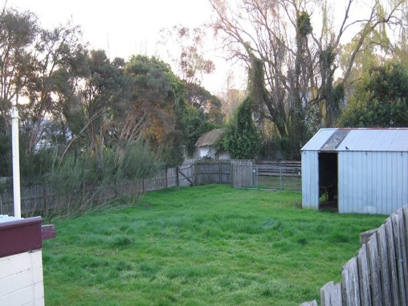 27 Victoria Rd, Loch VIC 3945