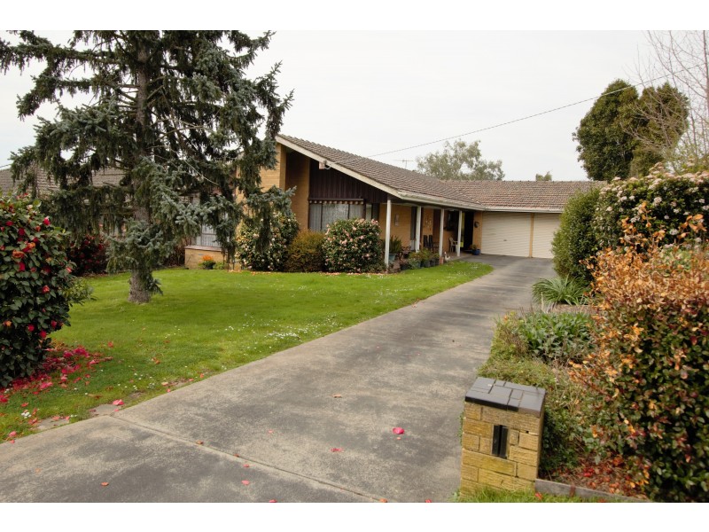 11 Clarence Street, Loch VIC 3945