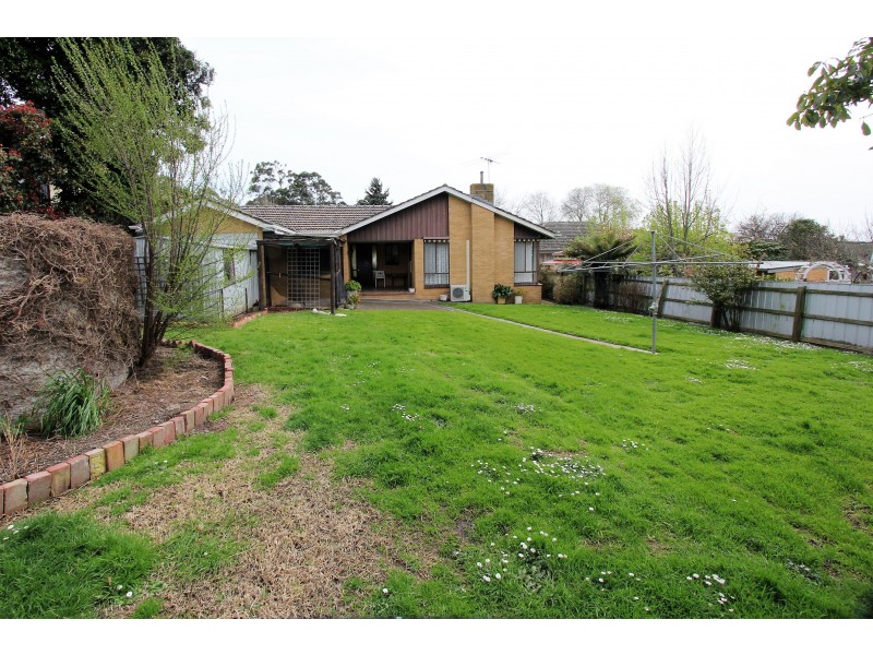 11 Clarence Street, Loch VIC 3945