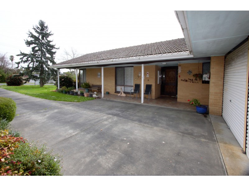 11 Clarence Street, Loch VIC 3945