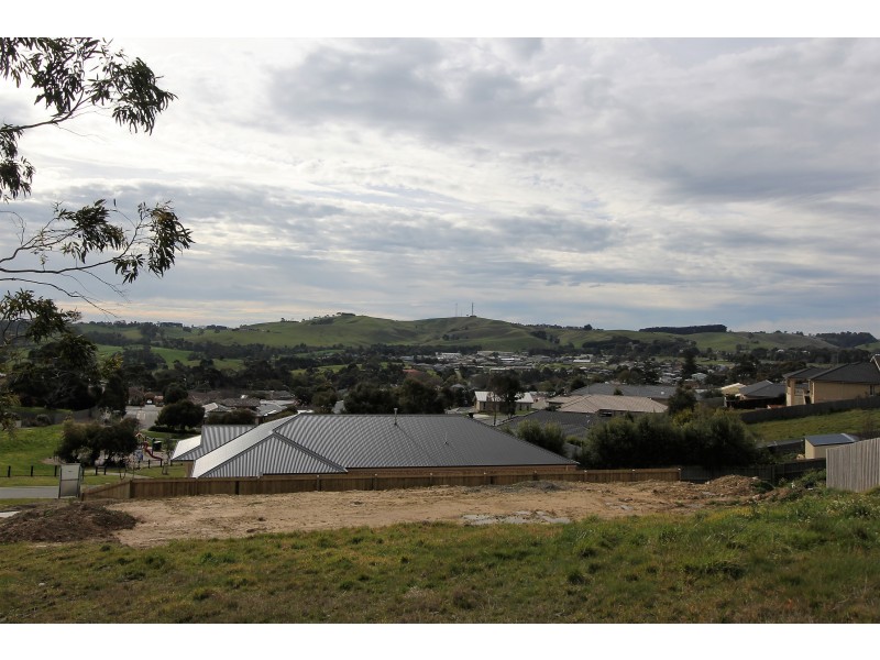 2/2 Lauren Way, Korumburra VIC 3950