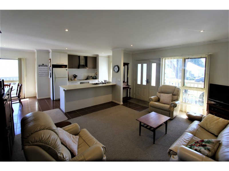 1/5 Queen Street,, Korumburra VIC 3950