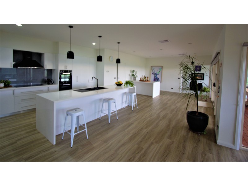 21 South Road, Loch VIC 3945