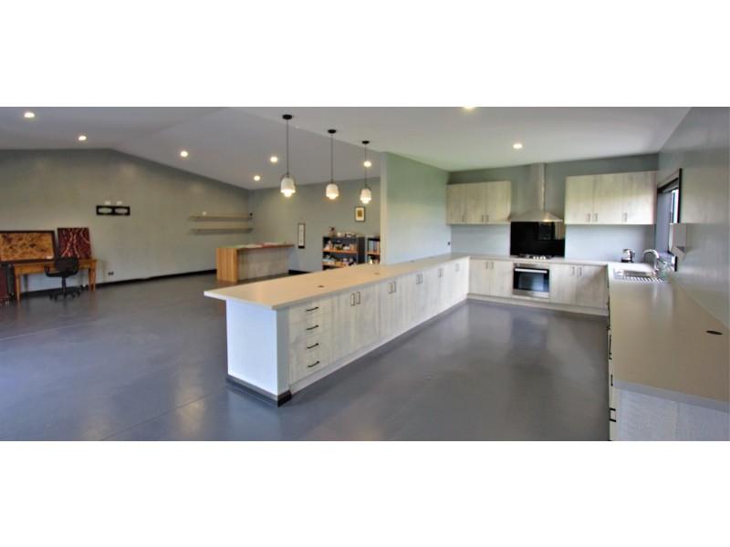 21 South Road, Loch VIC 3945