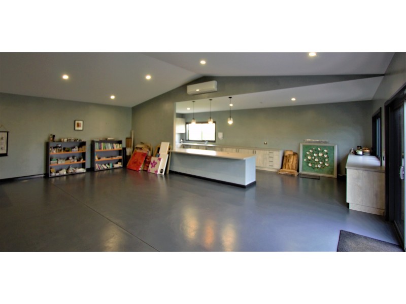 21 South Road, Loch VIC 3945