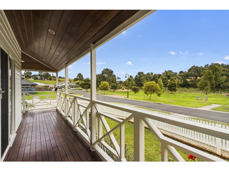 8 Floraston Drive, Leongatha VIC 3953