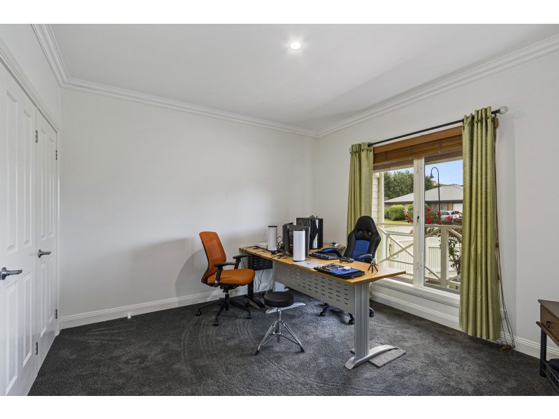 8 Floraston Drive, Leongatha VIC 3953