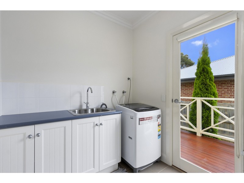 8 Floraston Drive, Leongatha VIC 3953