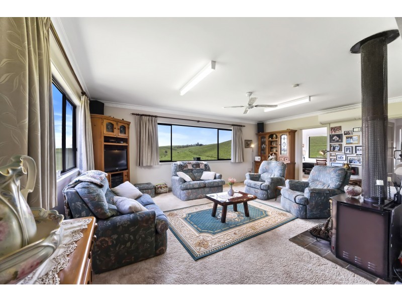 190 South Road, Loch VIC 3945