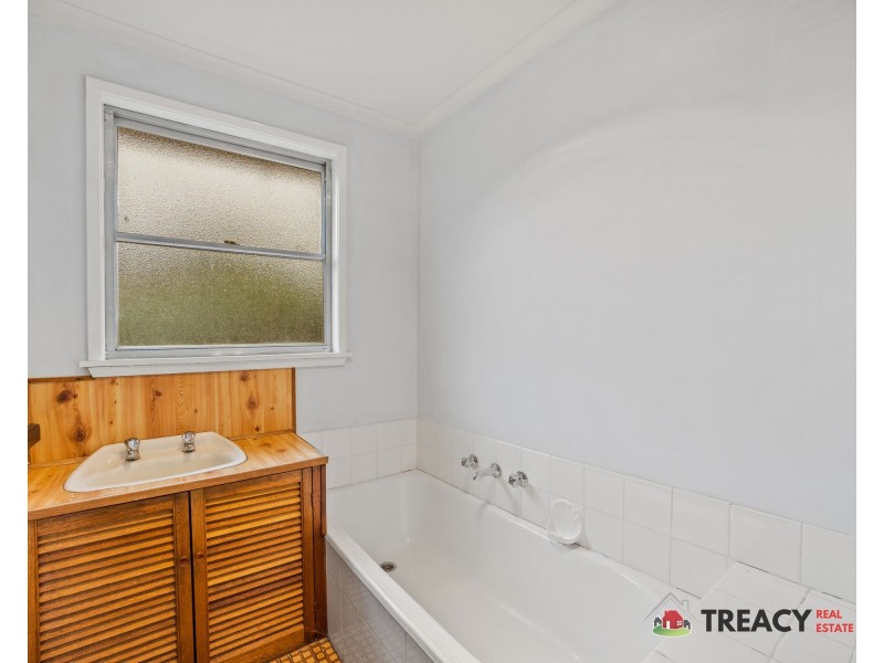 42 Greenwood Parade, Leongatha VIC 3953