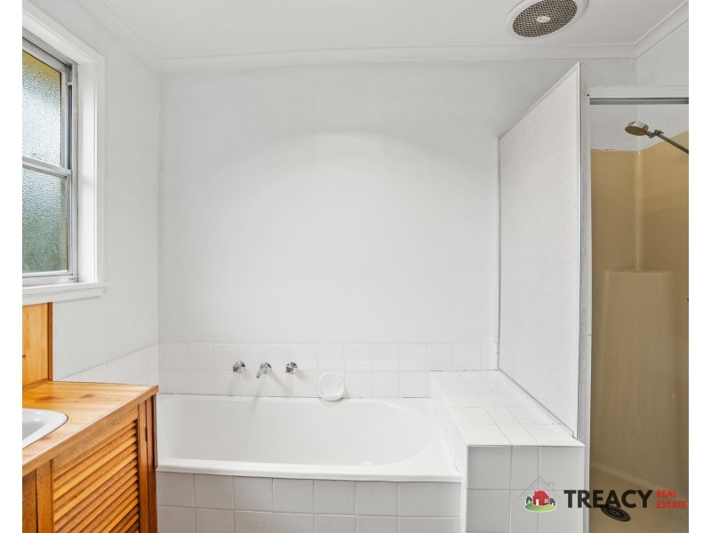 42 Greenwood Parade, Leongatha VIC 3953