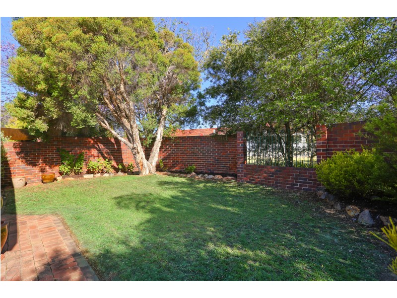 10A Macrae Road, Applecross WA 6153