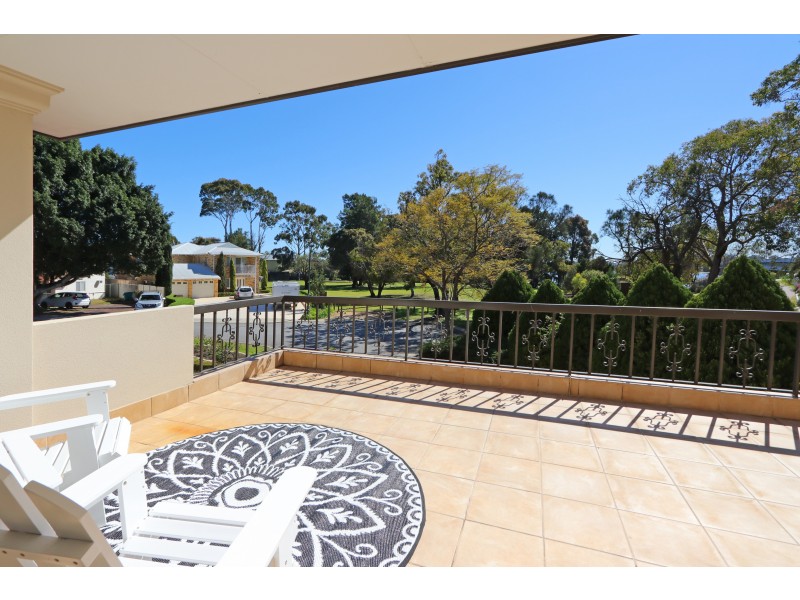 1 Shirley Avenue, Mount Pleasant WA 6153