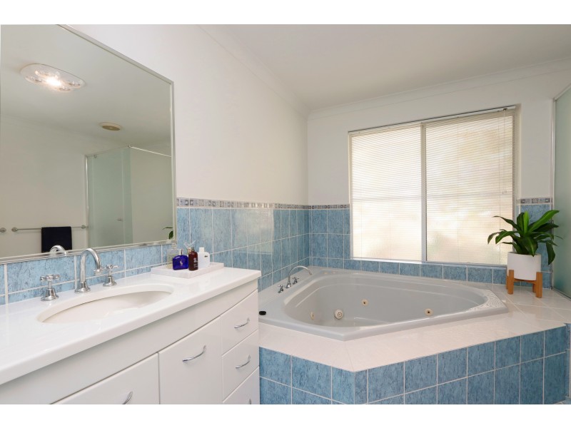 1 Shirley Avenue, Mount Pleasant WA 6153