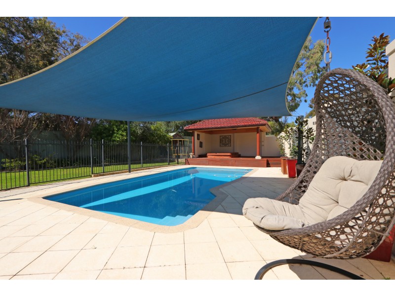 1 Shirley Avenue, Mount Pleasant WA 6153