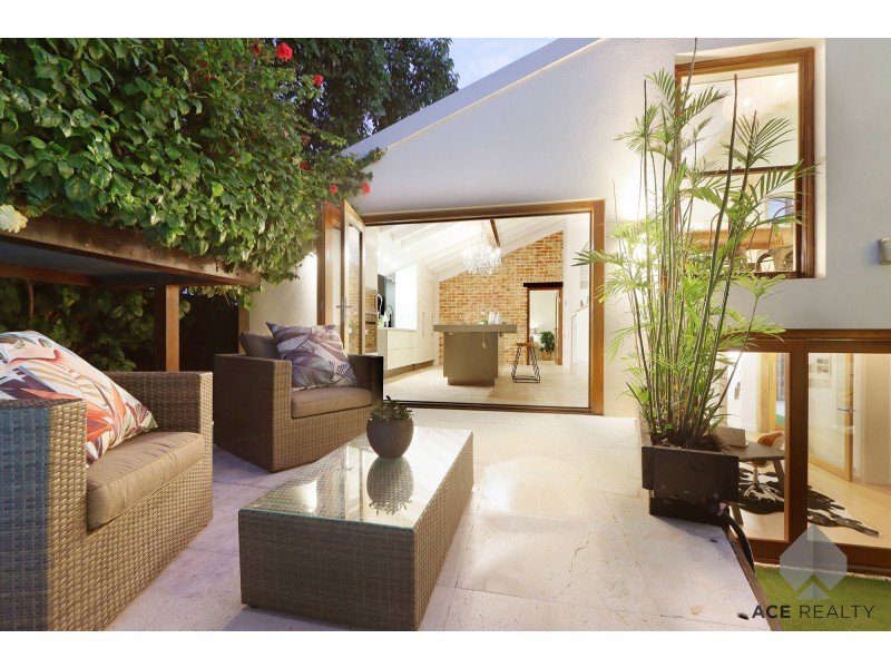 8B Atkins Road, Applecross WA 6153