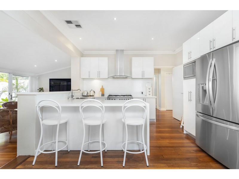 2A Norma Road, Alfred Cove WA 6154