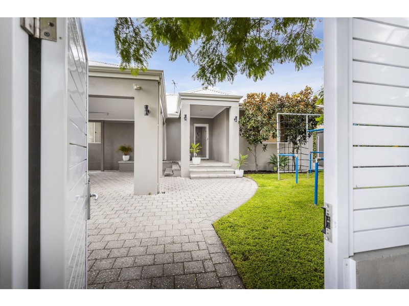 2A Norma Road, Alfred Cove WA 6154