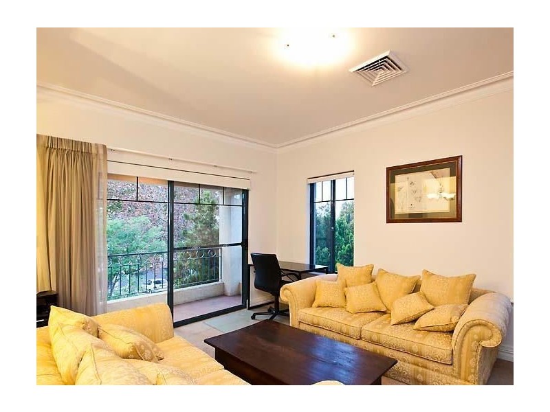 1/11 Tweeddale Road, Applecross WA 6153