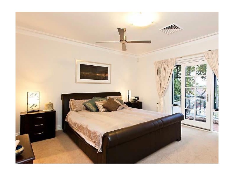 1/11 Tweeddale Road, Applecross WA 6153