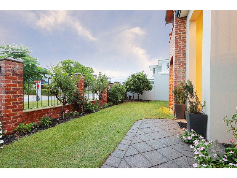 15 Fletcher Street, Applecross WA 6153