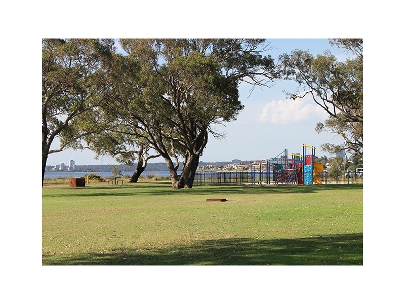 4 Cunningham Street, Applecross WA 6153