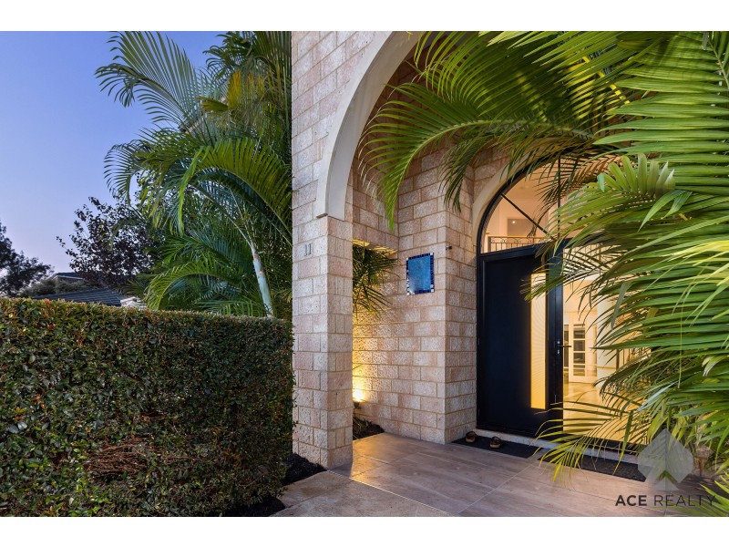 11 Kooralbyn Valley Crescent, Jandakot WA 6164