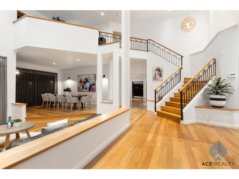 11 Kooralbyn Valley Crescent, Jandakot WA 6164