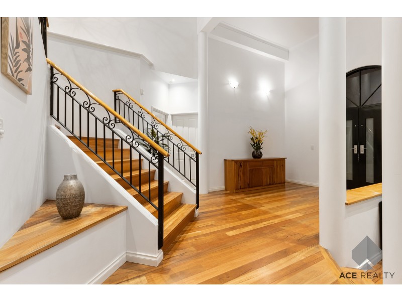 11 Kooralbyn Valley Crescent, Jandakot WA 6164