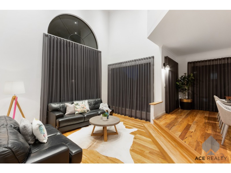 11 Kooralbyn Valley Crescent, Jandakot WA 6164