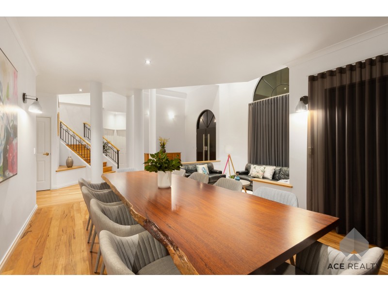 11 Kooralbyn Valley Crescent, Jandakot WA 6164