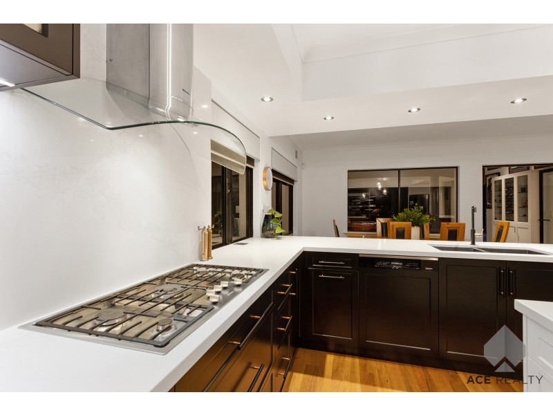 11 Kooralbyn Valley Crescent, Jandakot WA 6164