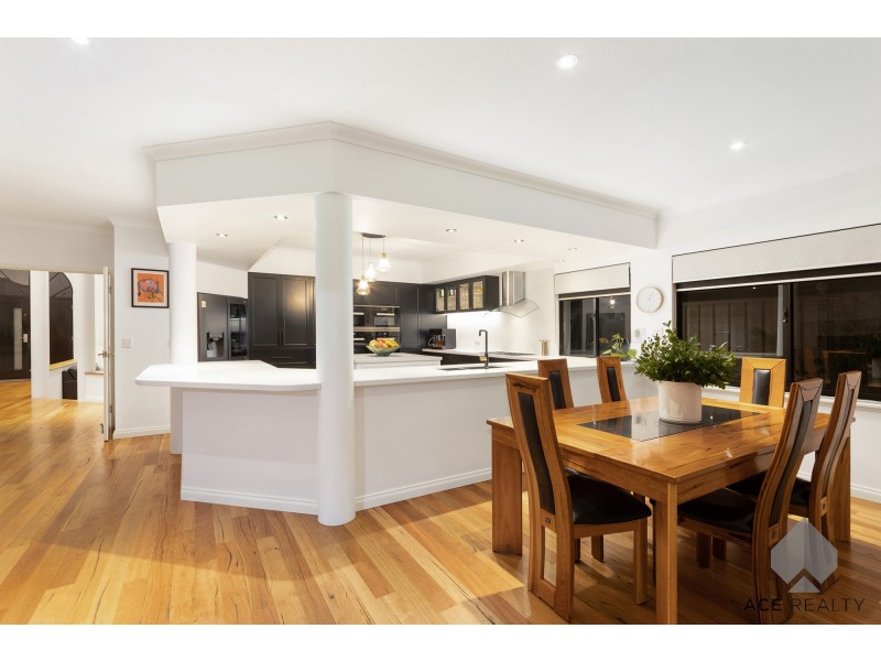 11 Kooralbyn Valley Crescent, Jandakot WA 6164